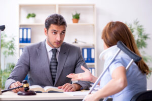 injured-woman-talking-to-lawyer