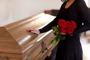 woman-with-roses-standing-at-a-coffin